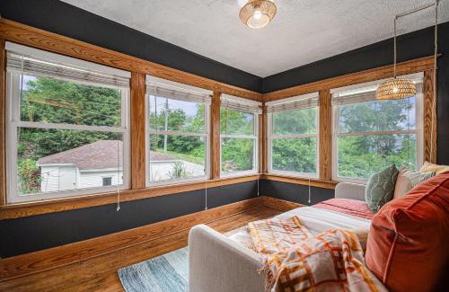 Downtown Omaha Casa | Cozy Boho Retreat Blocks from UNMC