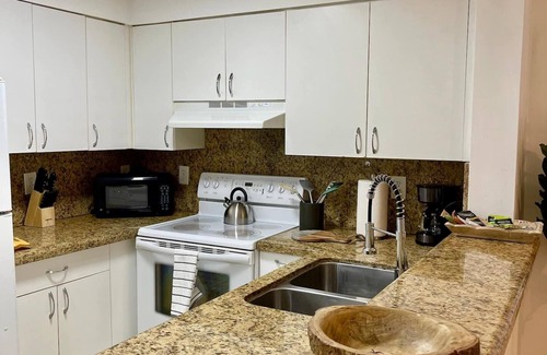 Mission Bay Apartamento | Cozy boho-style 2BR, 2BA ground floor apartment in West Boca Raton with free parking