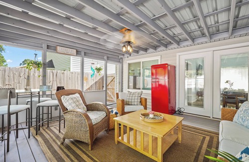 Savannah Casa | Cozy Boho Sunroom - Private Pool - Game Room - Near Downtown & Tybee