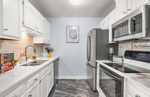 Savannah Casa | Cozy Boho Sunroom - Private Pool - Game Room - Near Downtown & Tybee