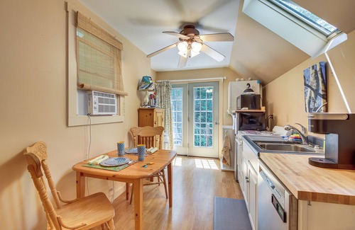 Boothbay Apartamento | Cozy Boothbay Studio w/ Patio ~ 5 Mi to Harbor!