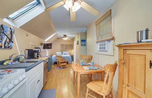 Boothbay Apartamento | Cozy Boothbay Studio w/ Patio ~ 5 Mi to Harbor!