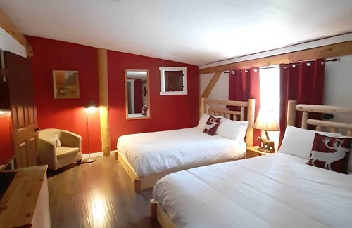 Dease Lake Cabina | Cozy Boutique Lodge Acommodations!