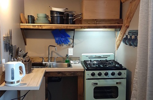 Dease Lake Cabina | Cozy Boutique Lodge Acommodations!