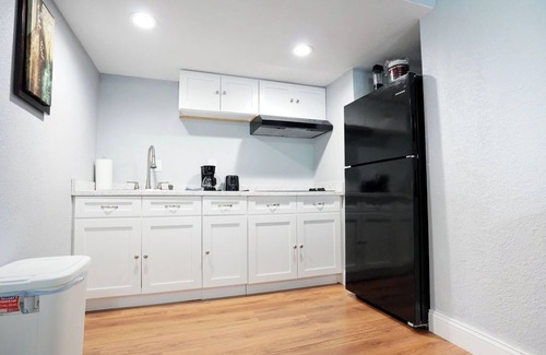 San Antonio Apartamento | Cozy BR Apt near Sea World, Lackland AFB, and great shopping.