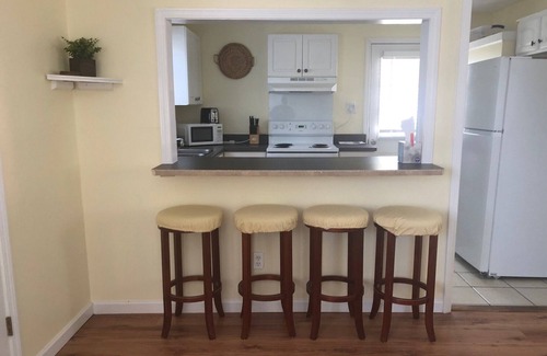 Long Beach Cabaña | Cozy Breeze Bungalow-walk to beach, harbor, restaurants, quaint downtown.