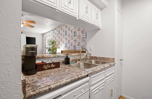 Brentwood Apartamento | Cozy Brentwood Smart Suite! |15 Min to 6th!