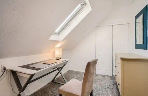 Baker Apartamento | Cozy Bright 2nd Floor Guest Suite - Pet Friendly!