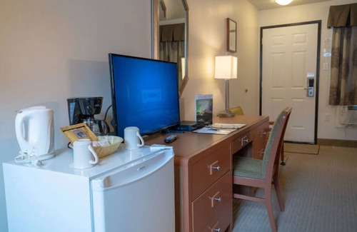 Canmore Apartamento | Cozy + Bright Canmore Room | Great Value!