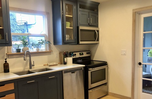 Eugene Casa | Cozy & Bright, close to airport & downtown
