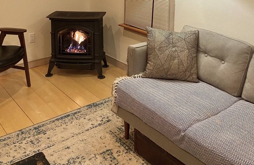 Eugene Casa | Cozy & Bright, close to airport & downtown