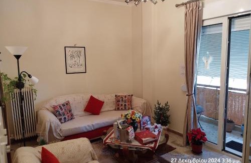 Kolokinthou Apartamento | Cozy & Bright Home - 50m from metro station Άg Antonios