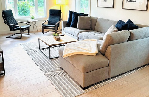 Youngstown Casa | Cozy, Bright, & Modern Youngstown Home, Unit 3