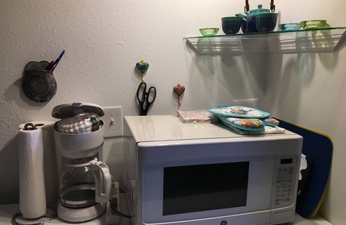Ocean Isle Beach Apartamento | Cozy, bright studio 5 minutes drive to beach