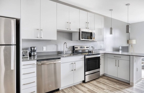 St. Elizabeth's Apartamento | Cozy Brighton 1BR w/ W/D, Doorman, near T & Shopping, by Blueground