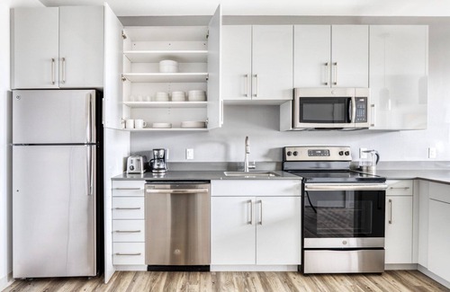St. Elizabeth's Apartamento | Cozy Brighton 1BR w/ W/D, Doorman, near T & Shopping, by Blueground