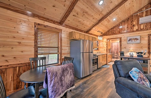 Broken Bow Casa | Cozy Broken Bow Cabin, Walk to the Lukfata Creek!