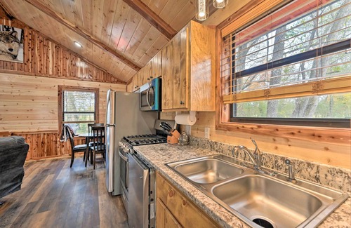 Broken Bow Casa | Cozy Broken Bow Cabin, Walk to the Lukfata Creek!