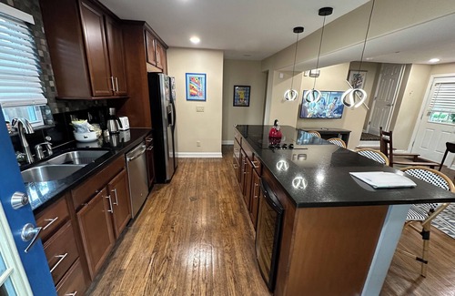 South Kansas City Casa | Brookside Pure Comfort! Parque en el lugar, perros bienvenidos