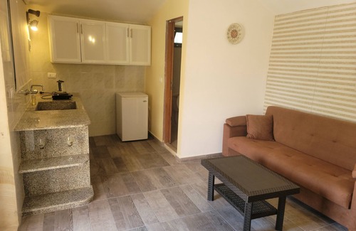 Kfardebian Casa | Cozy bungalow in adorable Abdelali, swimming pool, barbeque, activities, AC,WiFi