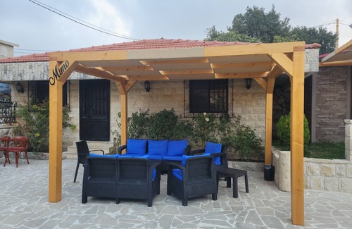 Kfardebian Casa | Cozy bungalow in adorable Abdelali, swimming pool, barbeque, activities, AC,WiFi