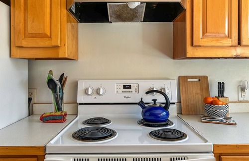 Hillsborough Casa | Cozy Bungalow in Historic West Hillsborough