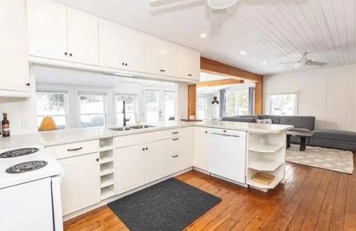 Torrance Casa | Cozy bungalow in quiet bala bay on lake muskoka. Muskoka Lake