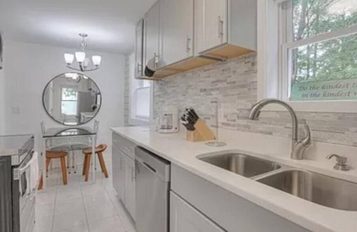 Murfreesboro Casa | Cozy bungalow in the heart of Murfreesboro. Pet friendly.
