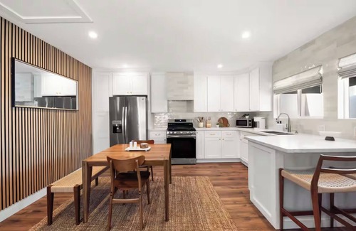 Downey Casa | Cozy Bungalow near Disney, Knott’s, & DTLA