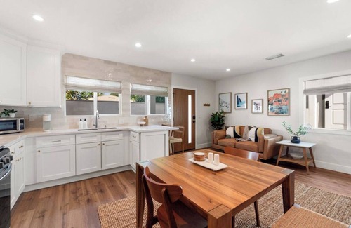 Downey Casa | Cozy Bungalow near Disney, Knott’s, & DTLA