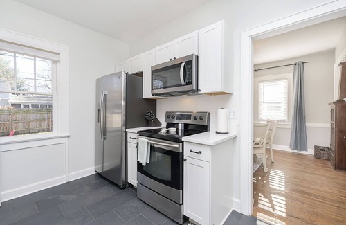 Broad Ripple Casa | Cozy Bungalow - walk to Broadripple Ave. and Monon
