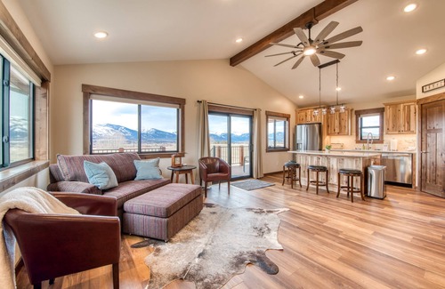 Corvallis Casa | Cozy bungalow with fantastic mountain views.