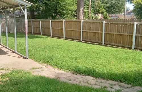 Cooper-Young Historic District Casa | "Cozy Bungalow with Serene Fenced Yard - Stroll to Top Restaurants/Bars!