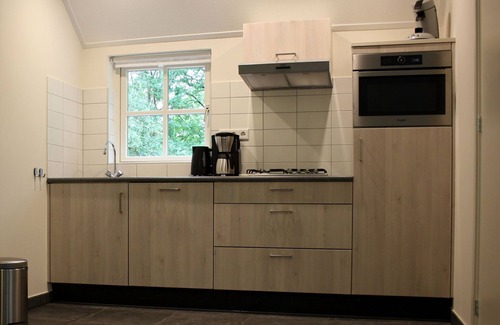 Herpen Casa | Acogedor bungalow con dos baños, en el bosque