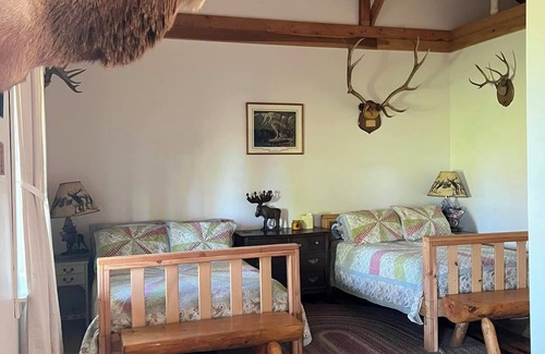 Maysville Otro | Cozy Bunkhouse nestled on a 200 acre Private Horse Ranch