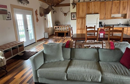 Maysville Otro | Cozy Bunkhouse nestled on a 200 acre Private Horse Ranch