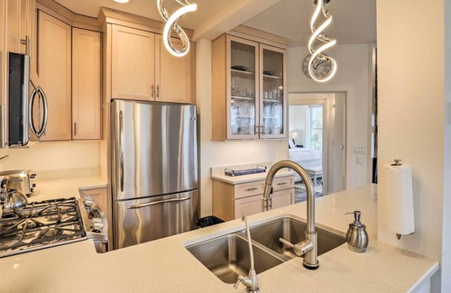 Mountain Air Condominio | Cozy Burnsville Condo w/ Fire Pit & Mountain Views