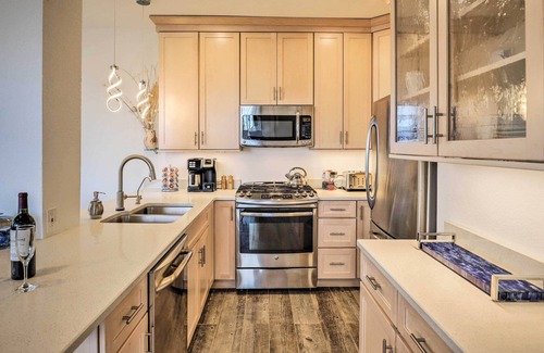 Mountain Air Condominio | Cozy Burnsville Condo w/ Fire Pit & Mountain Views