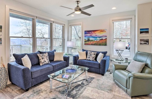 Mountain Air Apartamento | Cozy Burnsville Condo w/ Fire Pit & Mountain Views