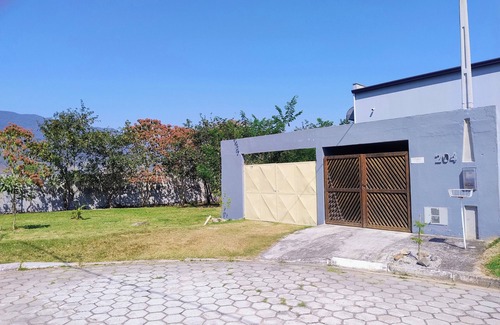 Caraguatatuba Chalet De Esquí | Cozy Chalet in a Quiet and Safe Condominium with Private Garage