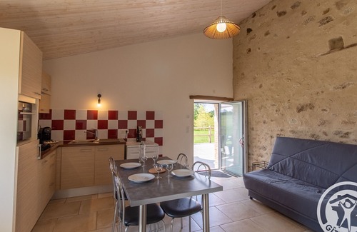 Saint-Christophe-du-Bois Cabaña | Acogedor Gîte entre Cholet y Puy du Fou con Terraza y Equipamiento Completo
