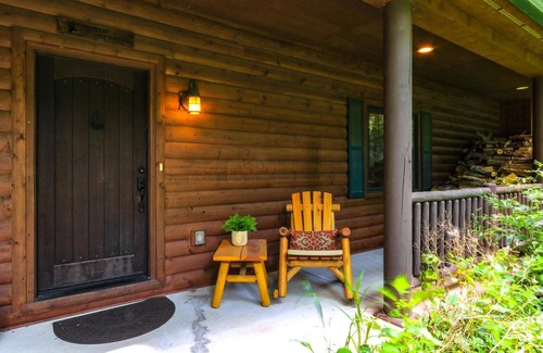 Fontana-on-Geneva Lake Casa | COZY CABIN HALF MILE FROM THE EXCITING FONTANA WATERFRONT!
