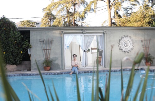Altadena Cabaña | Cozy Cabana Poolhouse-Dive from door to pool