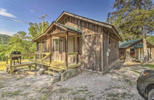 Mountain View Cabina | Cozy cabin 1 bedroom, WiFi, AC above Sylamore Creek in welcoming Mountain View