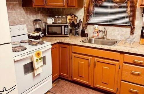 Tobyhanna Cabina | Cozy Cabin 10% discount for Military, First Responders, Church Groups, Educators