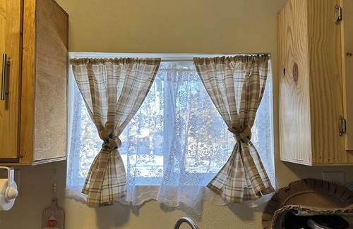 Duke Cabina | Cozy cabin 10 miles from ft wood pond view fire pit one room 2 comfy beds.
