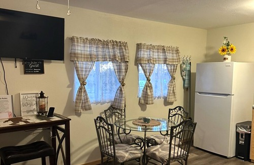 Duke Cabina | Cozy cabin 10 miles from ft wood pond view fire pit one room 2 comfy beds.