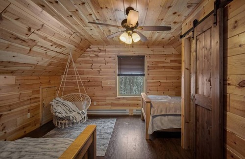 Stratton Casa | Cozy Cabin 10 Minutes From Stratton w/ Fireplace!