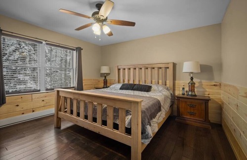 Stratton Casa | Cozy Cabin 10 Minutes From Stratton w/ Fireplace!