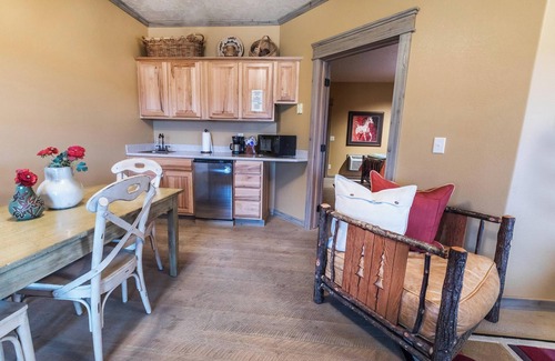 Almo Cabina | Cozy Cabin 11 at the Almo Inn near City of Rocks/Castle Rock Park in Almo, Idaho